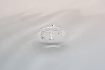 Springender Wassertropfen