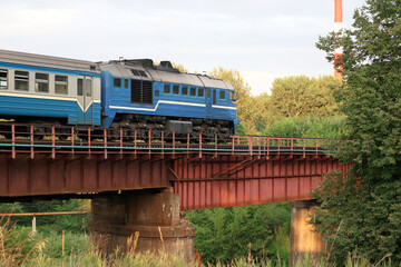 Fototapeta na wymiar locomotive on a railway bridge 