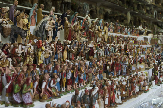 Figuras Del Pesebre De Navidad