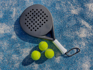padel tennis, paddel tenis balls and rackets 