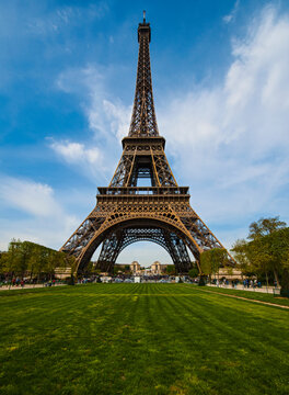 the Eiffel tower in Paris