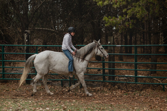 Girl riding horse bareback in round pen