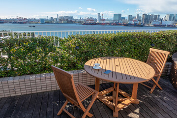 海が見えるテラスでのコーヒーブレイク　garden table and chairs at the seaside terrace