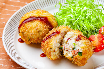 家庭料理　食物繊維がたっぷりの「おからコロッケ」　日本　