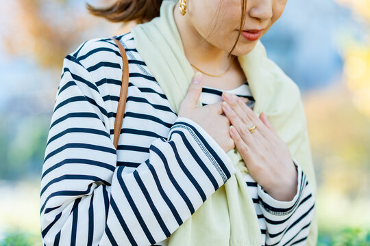 落ち込んだ表情の女性