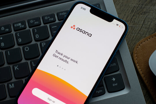 Portland, OR, USA - Dec 6, 2021: Asana Mobile App Login Page Is Seen On An IPhone. Asana's Web And Mobile Apps Are Designed To Help Users Stay On Track, Keep Projects Organized, And Hit Deadlines.