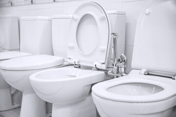 Set ceramic White Toilet Bowls for Sale in Store Shop