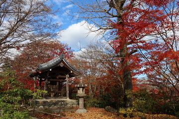Sho-ro Belfry and autumn leaves in the precincts of Jojakko-ji Temple at Saga in Kyoto City in Japan 日本の京都市嵯峨にある常寂光寺境内の鐘楼と紅葉