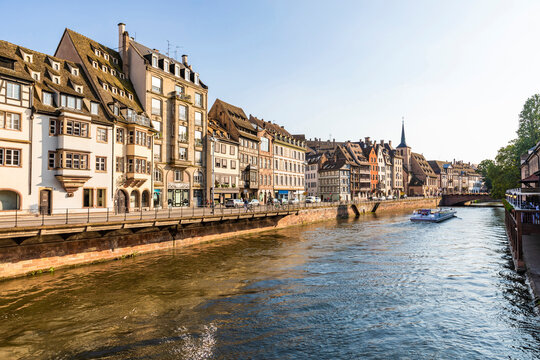 France, Bas-Rhin, Strasbourg, Ill River canal with promenade and row of townhouses in background