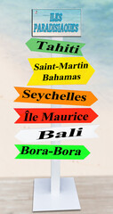Poteau indicateur pour des îles paradisiaques 