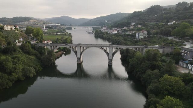 Ponte Duarte Pacheco bridge, T&acirc;mega and Douro River, Entre-os-rios, Portugal