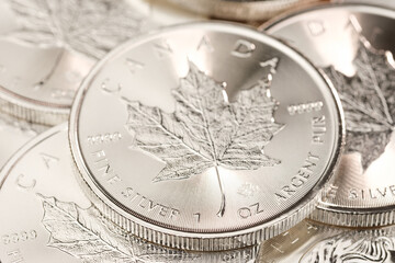 Mehrere glänzende Silber-Unzen / Münzen Leaf FINE SILVER 9999 - Canadian Silver Maple Leaf Coin - Edelmetall