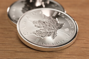 Makro: Kanadische Anlagemünze 1 Unze Feinsilber 9999 - Canada Maple Leaf FINE SILVER 9999 -...