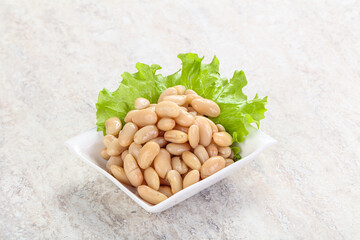 White canned beans for vegan suisine