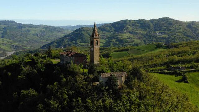 Aerial Panning Scenic Shot Of Built Structures On Hill Top,. Drone Flying On Green Landscape - Apennine Mountains, Italy