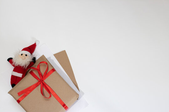 self-packaging of gifts made of natural materials for christmas flatlay