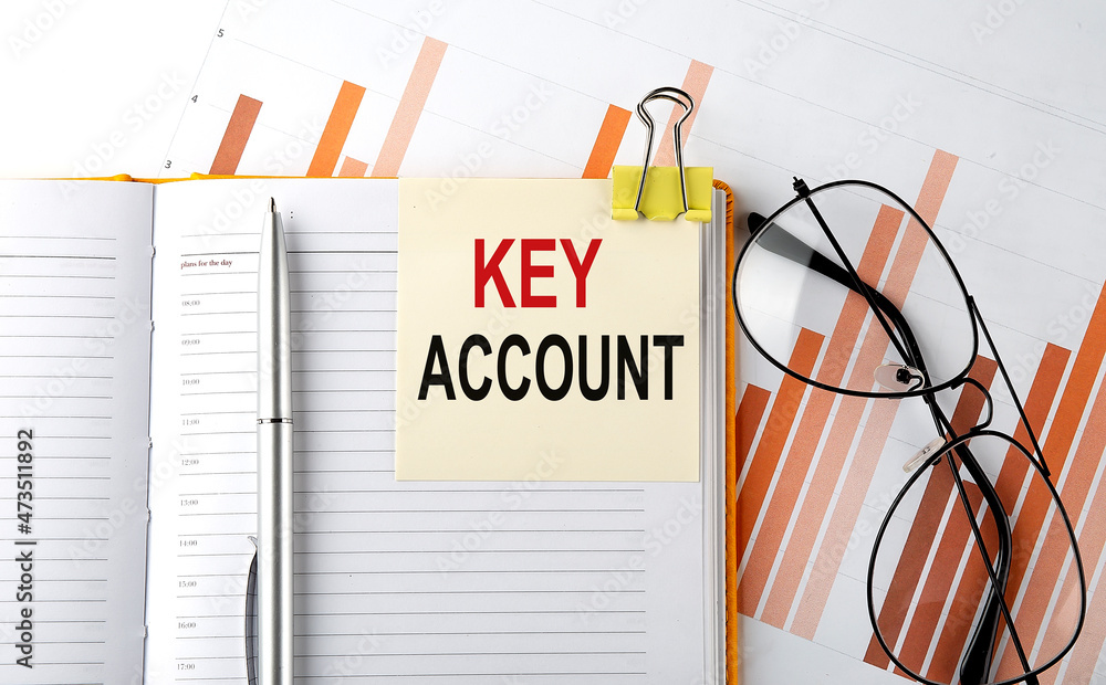 Aufkleber text key account on sticker on the notepad on diagram background