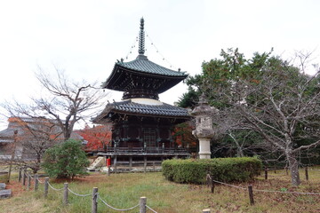  Tahou-tou Tower in the precincts of Seiryo-ji Temple at Saga in Kyoto City in Japan 日本の京都市嵯峨にある清涼寺境内の多宝塔