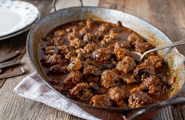 Meatballs with mushroom sauce