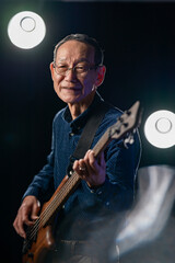 Obraz premium Bass・演奏・男性