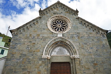 Fototapeta na wymiar Church of San Lorenzo martyr Manarola, Cinque Terre, Italy