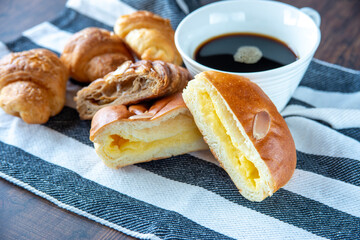 クリームパンとクロワッサン
