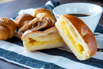 クリームパンとクロワッサン