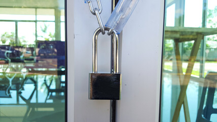 Silver shining metal lock pad hanging with rubber tubed metal chains 