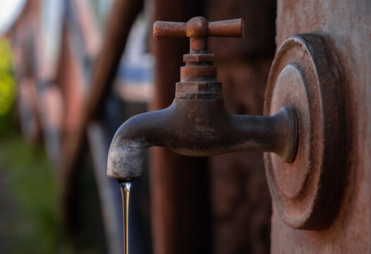 rubinetto fontana pubblica