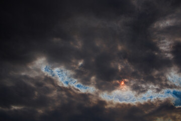 nube vulcanica tramonto