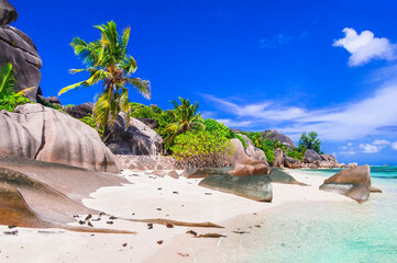 L& 39 une des plages tropicales les plus pittoresques et les plus belles du monde - Anse source d& 39 argent sur l& 39 île de La Digue, aux Seychelles