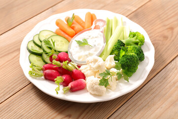 raw vegetable and dipping sauce