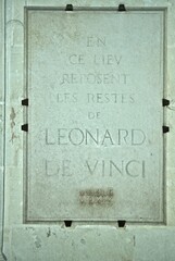 Marmo  tombale in onore di Leonardo da Vinci In Francia