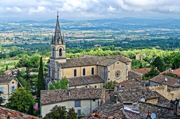 Fototapeta na wymiar L’église neuve de Bonnieux, Vaucluse, Luberon, Provence-Alpes-Côte d'Azur, France
