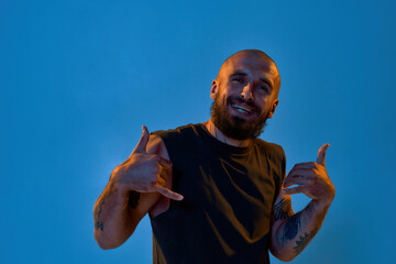 Hip hop man gesticulating and looking at camera