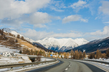 S-chanf, Dorf, Inntal, Inn, Fluss, Oberengadin, Winter, Wintersport, Langlauf, Bergstrasse, Graubünden, Alpen, Schweiz