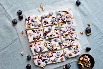 Frozen blueberry yoghurt bark