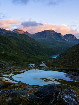 Sunrise at lac de moiry