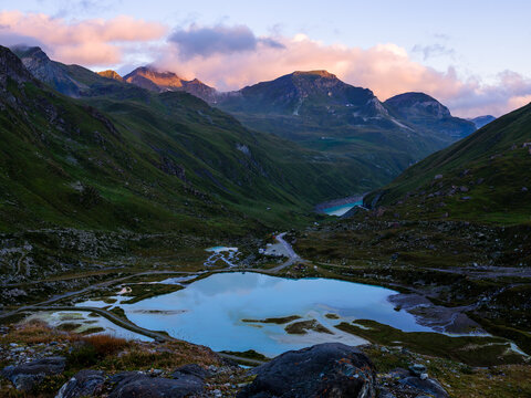 Sunrise at lac de moiry