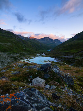 Sunrise at lac de moiry