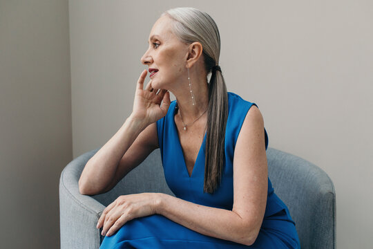 60s woman fashion portrait