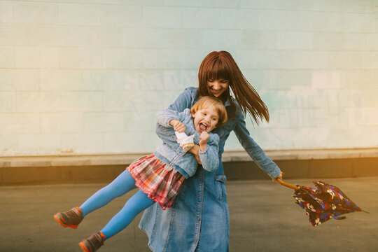 Mother playing with daughter in the city