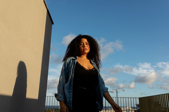 Venezuelan curvy model outdoor