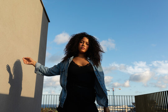 Curvy venezuelan woman on the roof