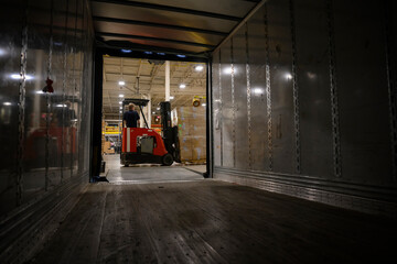 Moving freight with forklift 