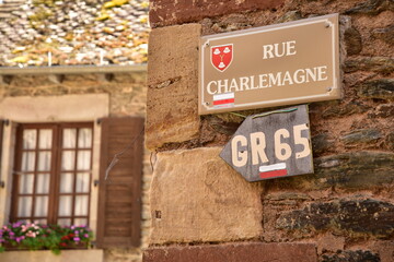 Fototapeta premium フランス・南仏オクシタニーの巡礼の地、コンクの通り