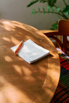 apartment dining room  table to-do list