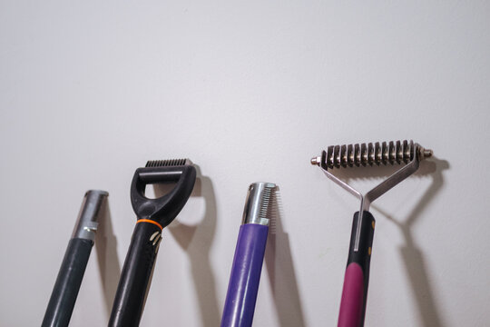 Various grooming tools near wall