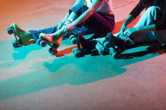 Roller skaters getting ready