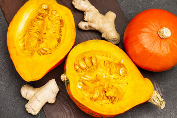 Halved pumpkin and ginger root.